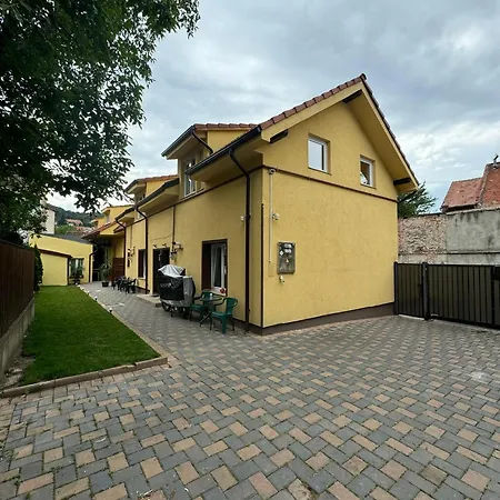 Apartmán De Inchiriat Lucky House *
