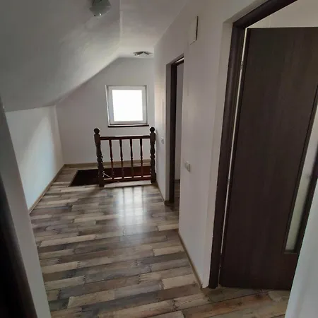 De Inchiriat Lucky House