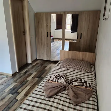 De Inchiriat Lucky House *