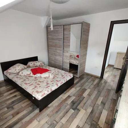 De Inchiriat Lucky House *