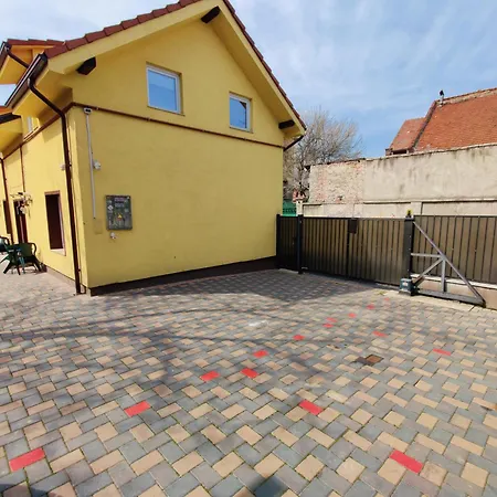 De Inchiriat Lucky House