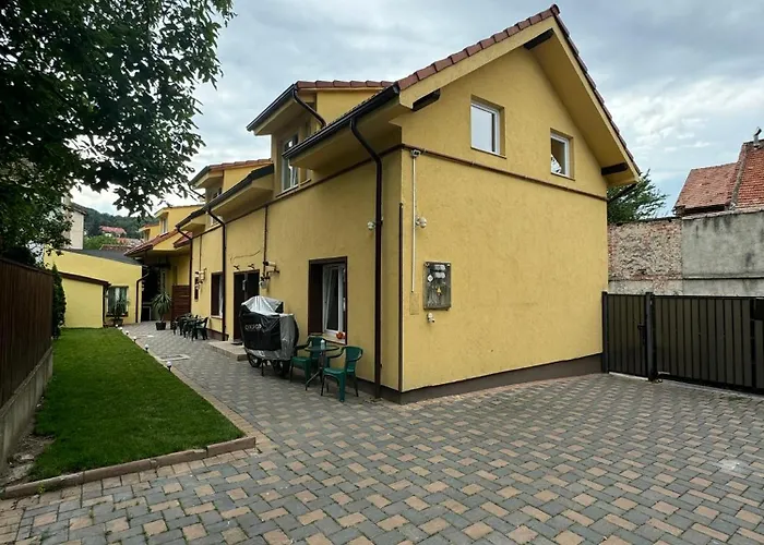 아파트 De Inchiriat Lucky House *